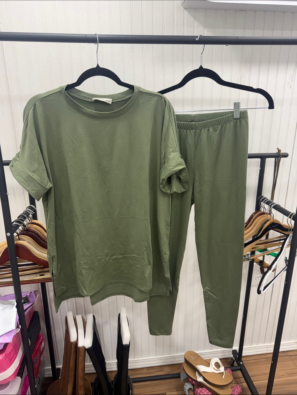 NWOT Zenana Outfitters Olive Green Women’s legging leisure Set - size Medium